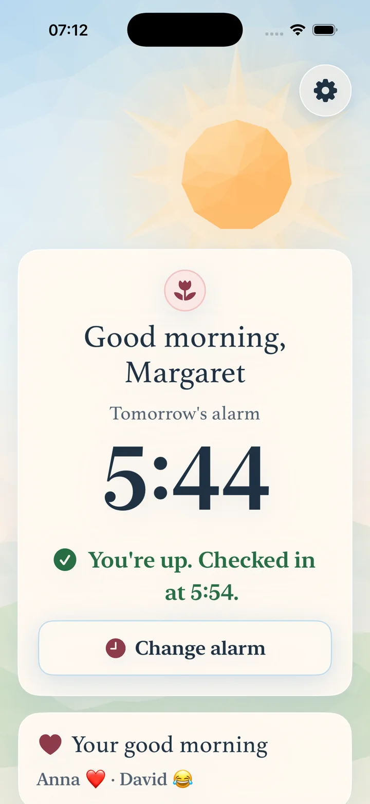 Margarets Athena: morgendagens alarm kl. 5:44, «Du er oppe. Sjekket inn kl. 5:54.» og god morgen-hilsener fra Anna og David.
