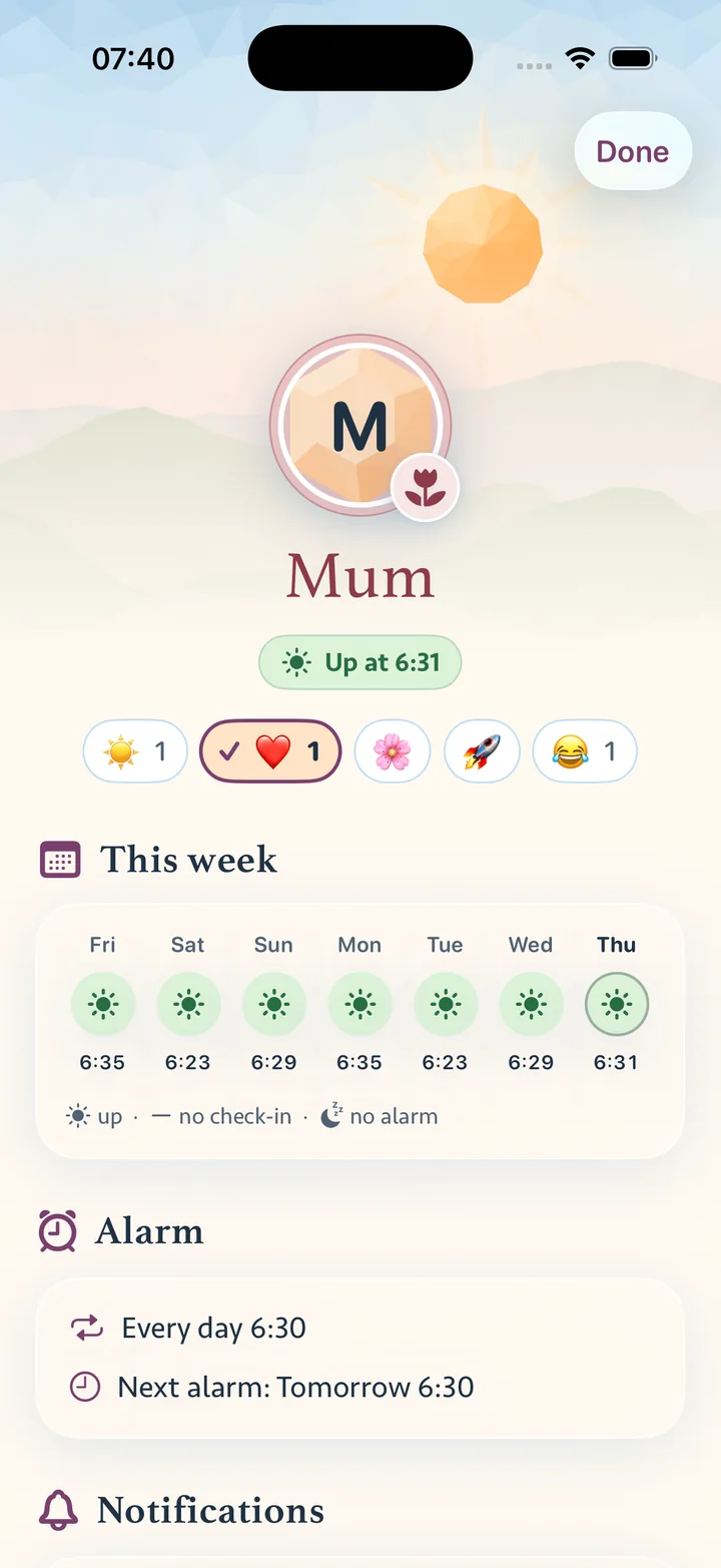 Mammas side i Annas Athena: «Oppe kl. 6:31», og denne uken med en sol for hver morgen fra fredag til torsdag.