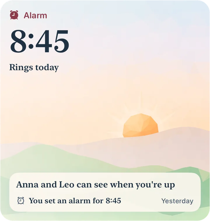 Stor widget: 8:45, ringer i dag. Anna og Leo kan se når du er oppe.